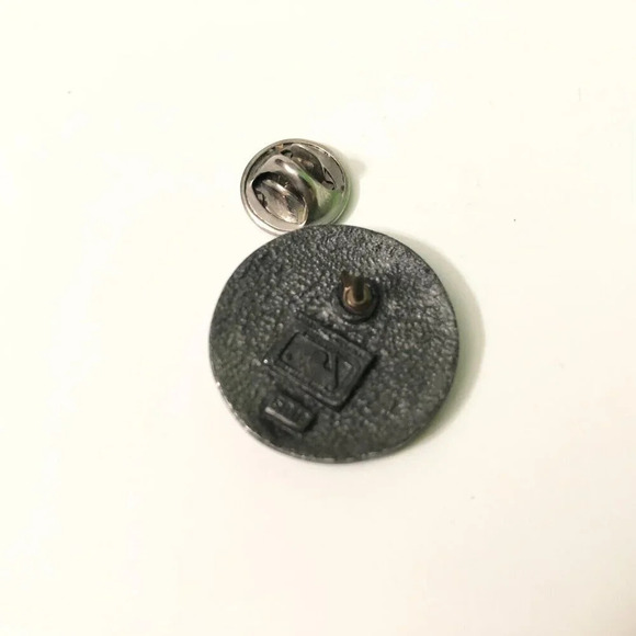 Vintage New York Mets Baseball MLB Ball Shape  Pin - Picture 5 of 11